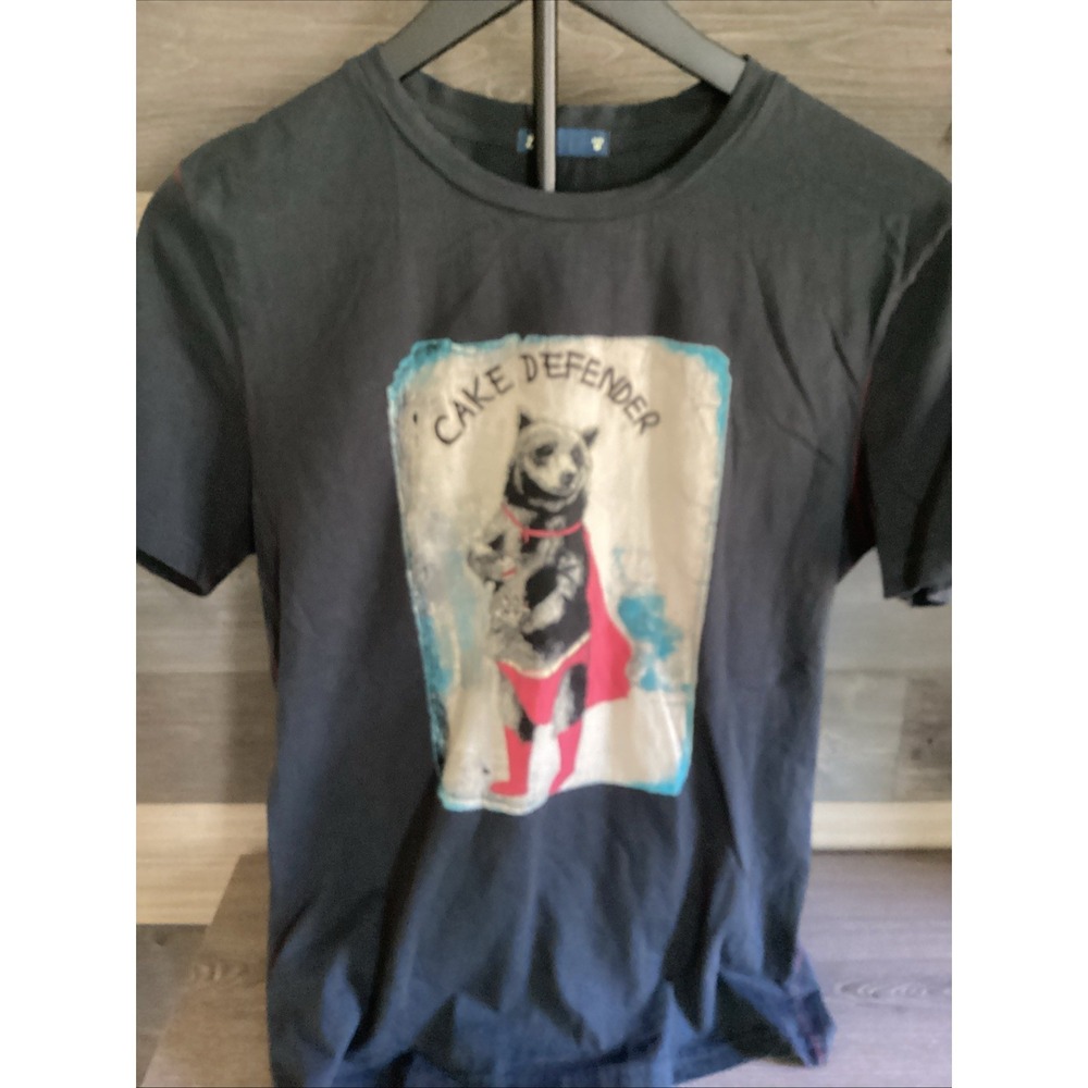 DOKIE T-Shirt Cake Defender Size Medium Black Preowned